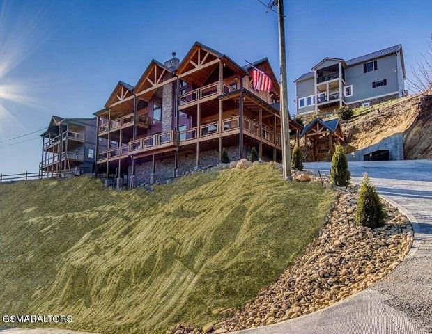 658 Wiley Oakley Drive, Gatlinburg, TN 37738