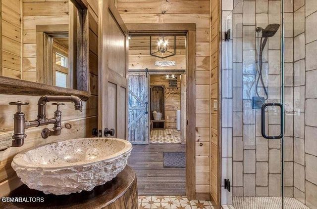 658 Wiley Oakley Drive, Gatlinburg, TN 37738