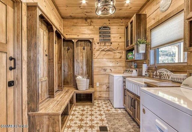 658 Wiley Oakley Drive, Gatlinburg, TN 37738