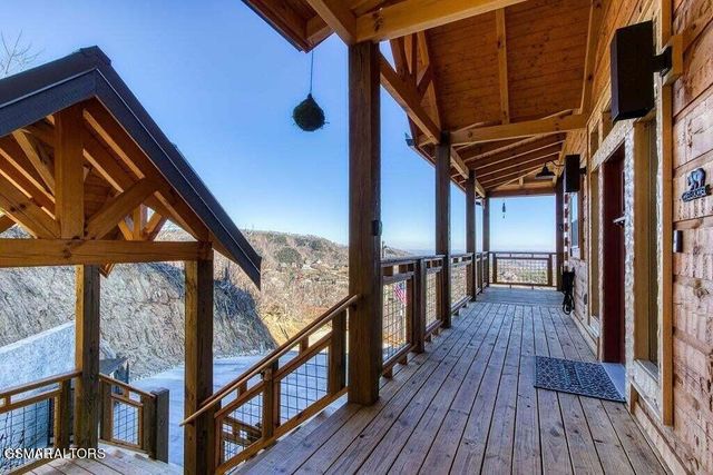 658 Wiley Oakley Drive, Gatlinburg, TN 37738