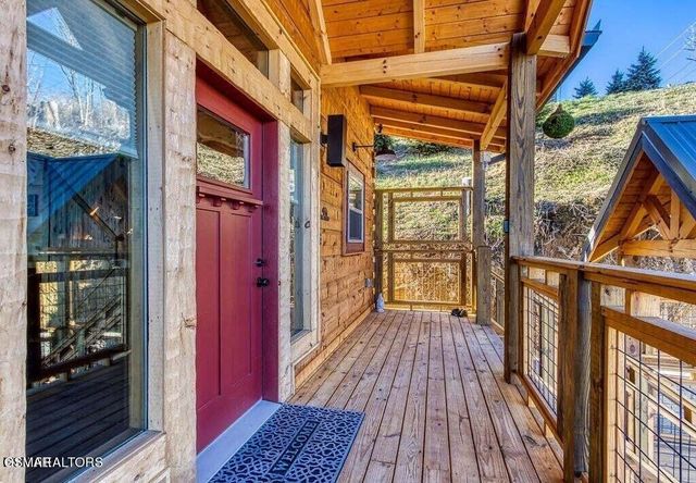 658 Wiley Oakley Drive, Gatlinburg, TN 37738