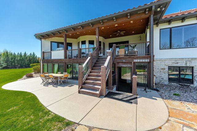 10721 E Crestwood Ct, Wichita, KS 67206