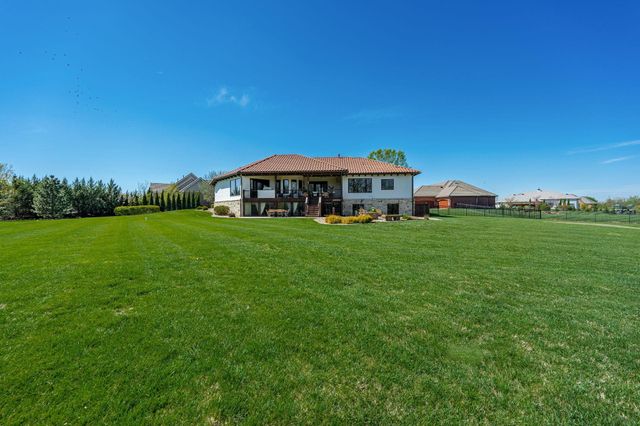 10721 E Crestwood Ct, Wichita, KS 67206