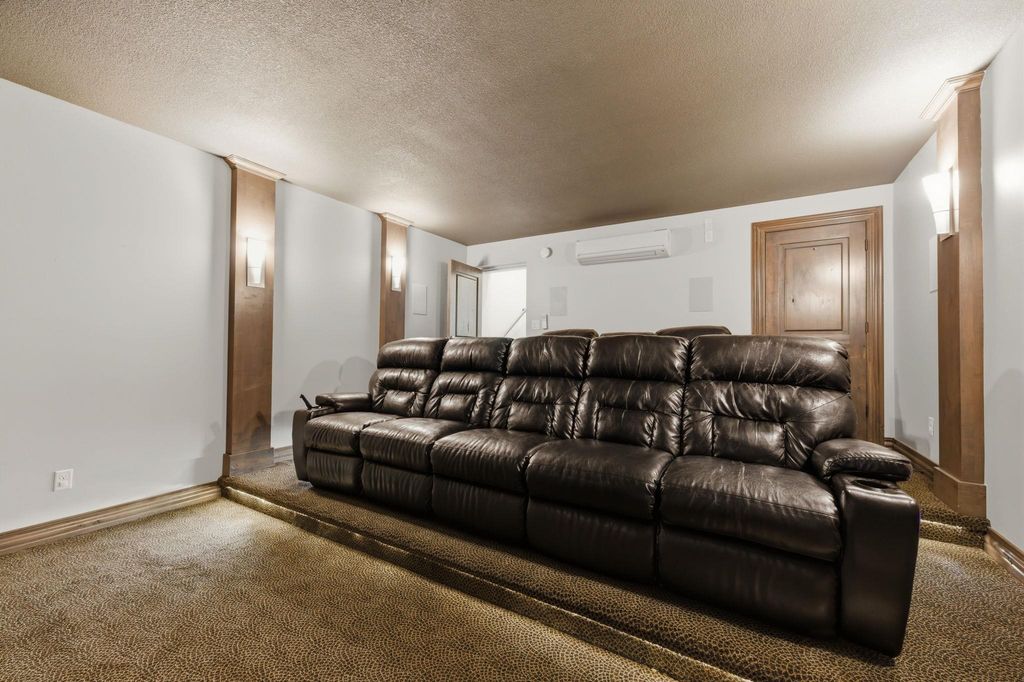 10721 E Crestwood Ct