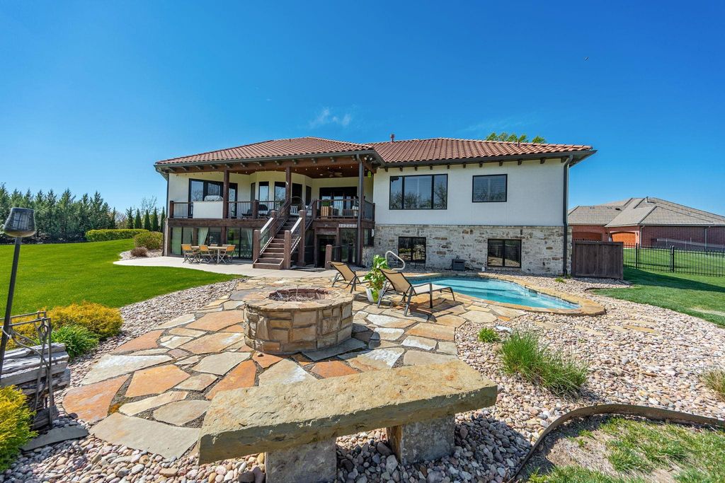 10721 E Crestwood Ct