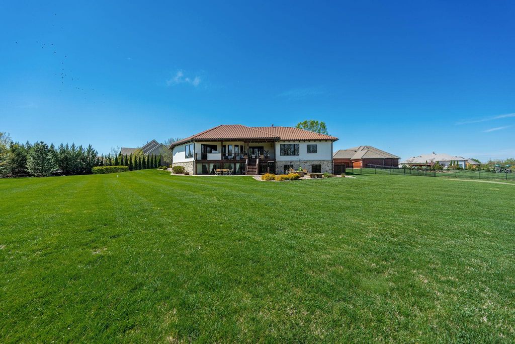 10721 E Crestwood Ct