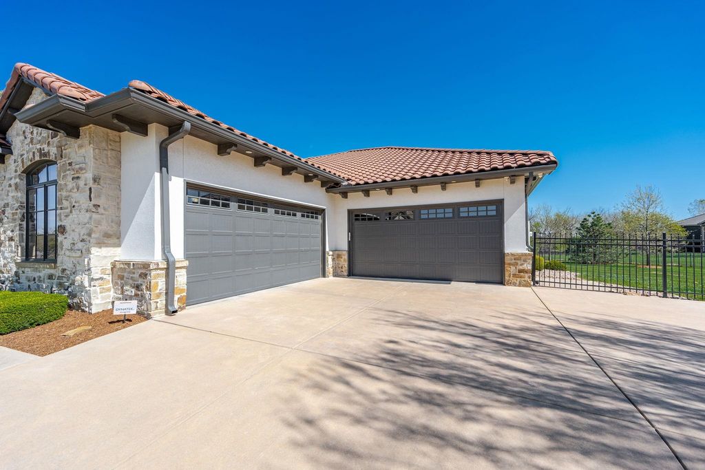 10721 E Crestwood Ct