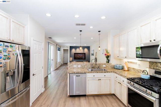 98 W Atento Ln, Mountain House, CA 95391