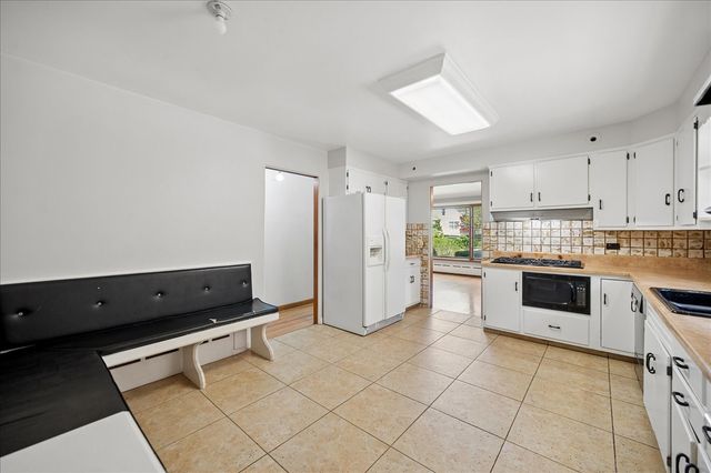 2648 Western Avenue, Highland Park, IL 60035