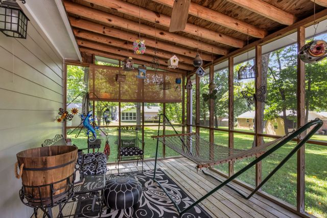 715 Wanda Ln, Tullahoma, TN 37388