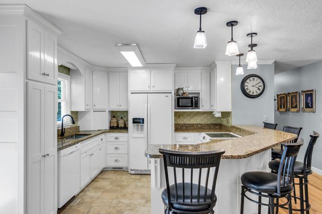 715 Wanda Ln, Tullahoma, TN 37388