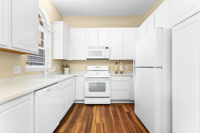 9475 Lakeside Drive, Ypsilanti, MI 48197