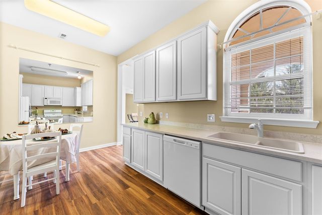 9475 Lakeside Drive, Ypsilanti, MI 48197