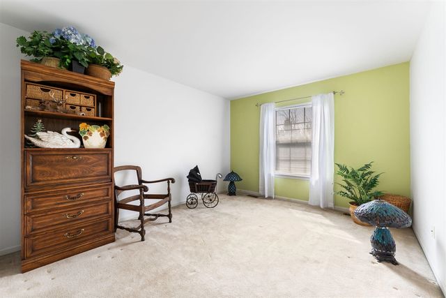 9475 Lakeside Drive, Ypsilanti, MI 48197