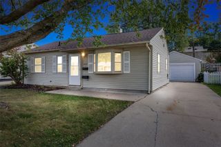 2437 9th Avenue SW, Cedar Rapids, IA 52404