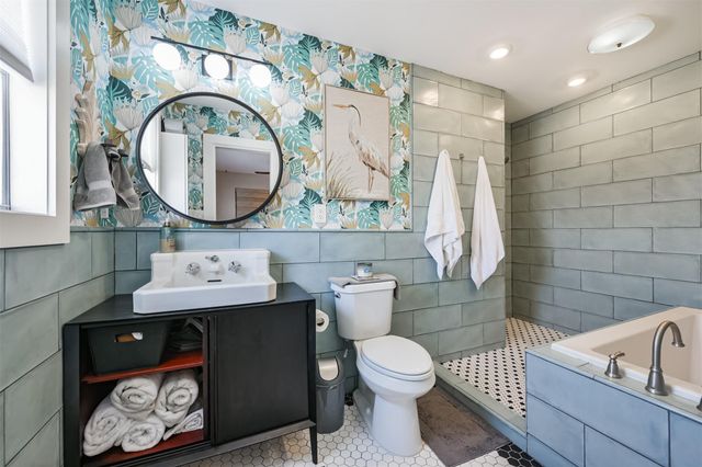 22112 Yoakum Drive, Galveston, TX 77554