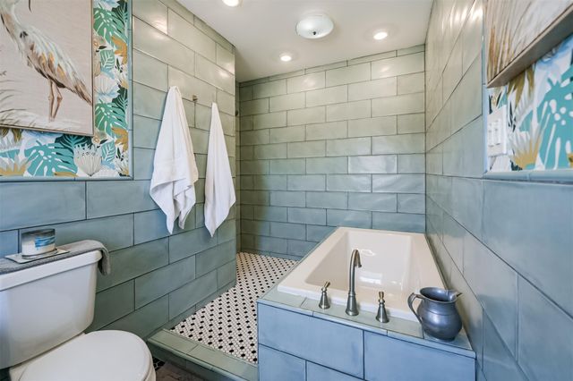 22112 Yoakum Drive, Galveston, TX 77554