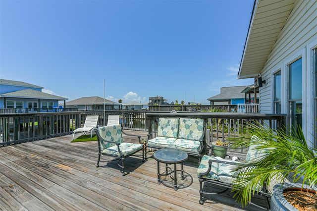 22112 Yoakum Drive, Galveston, TX 77554