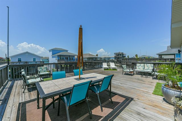 22112 Yoakum Drive, Galveston, TX 77554