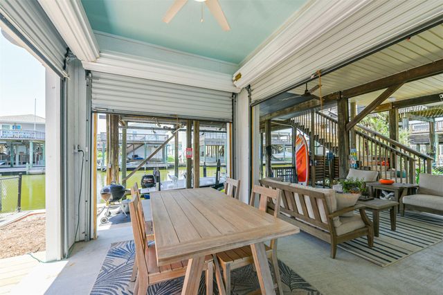 22112 Yoakum Drive, Galveston, TX 77554