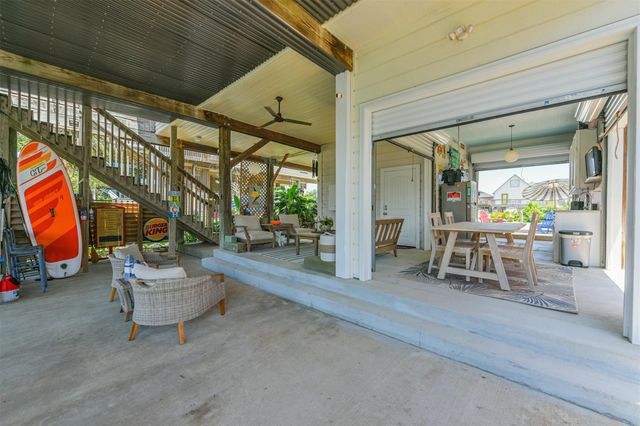 22112 Yoakum Drive, Galveston, TX 77554