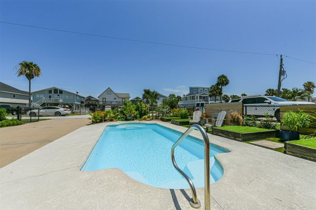 22112 Yoakum Drive, Galveston, TX 77554