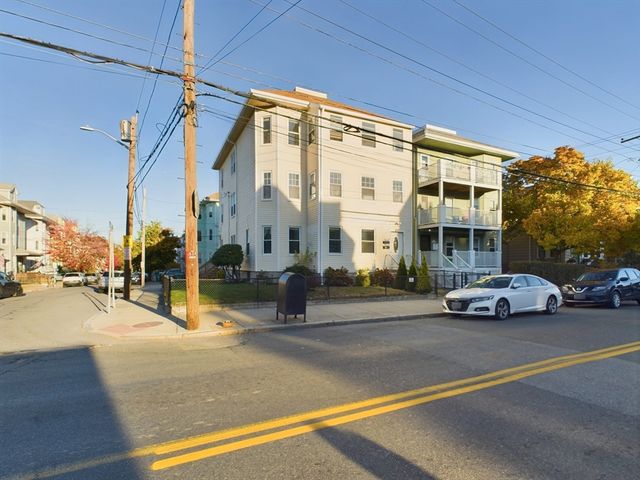 428 Main St 3, Medford, MA 02155