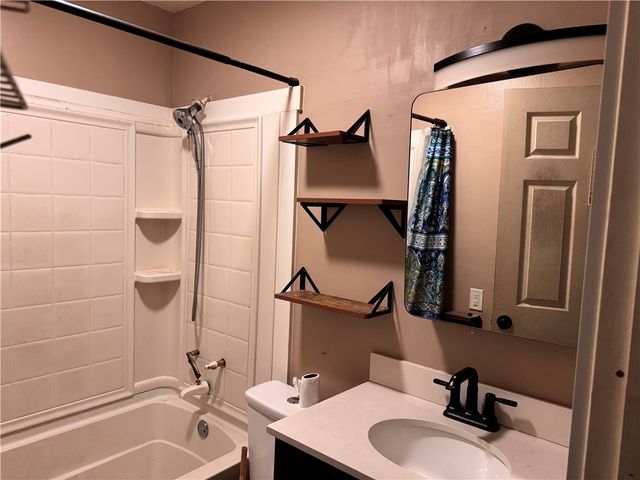 279 Fleming Way, Sharon, PA 16146