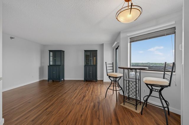 78 10th E Street 1909, Saint Paul, MN 55101