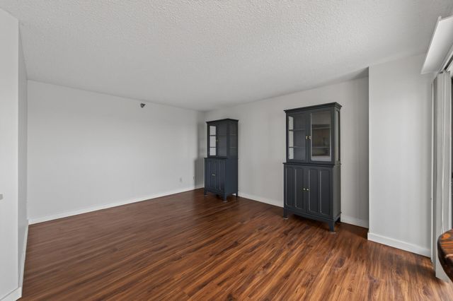 78 10th E Street 1909, Saint Paul, MN 55101
