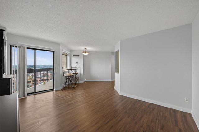 78 10th E Street 1909, Saint Paul, MN 55101
