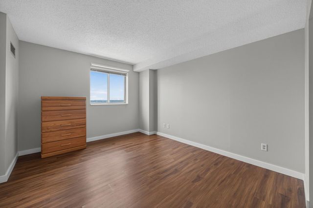 78 10th E Street 1909, Saint Paul, MN 55101
