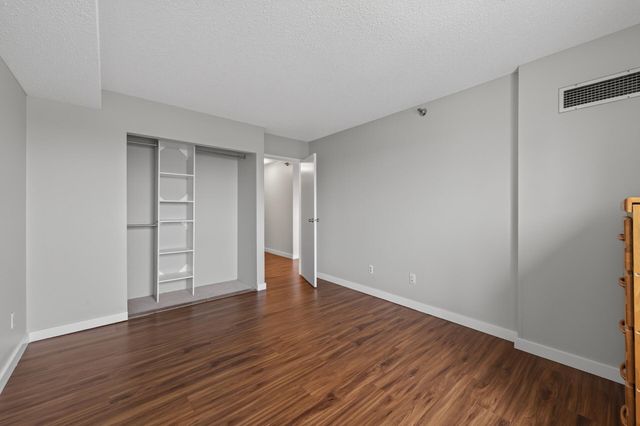 78 10th E Street 1909, Saint Paul, MN 55101