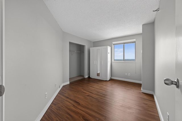 78 10th E Street 1909, Saint Paul, MN 55101