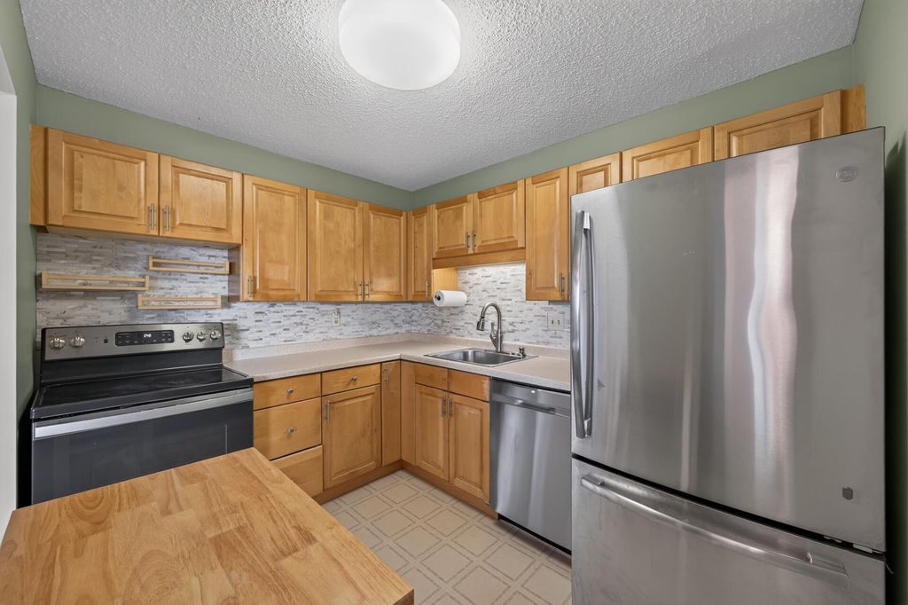 78 10th E Street 1909, Saint Paul, MN 55101