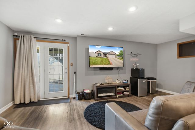 3127 N White River Parkway East Drive, Indianapolis, IN 46208