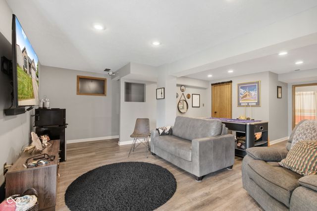 3127 N White River Parkway East Drive, Indianapolis, IN 46208