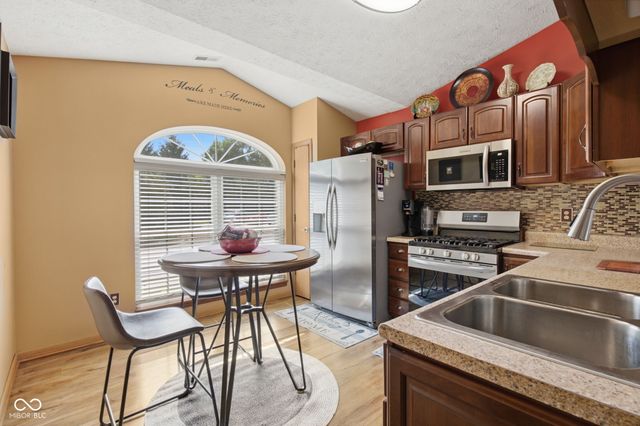 3127 N White River Parkway East Drive, Indianapolis, IN 46208