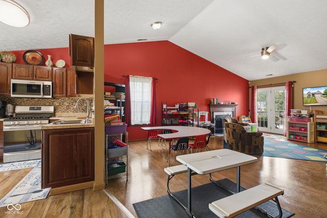 3127 N White River Parkway East Drive, Indianapolis, IN 46208