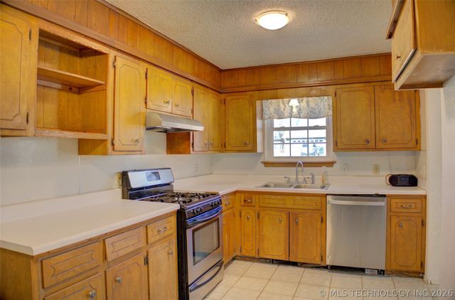 306 E 17th Street, Owasso, OK 74055