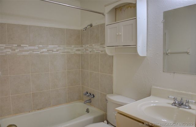 306 E 17th Street, Owasso, OK 74055