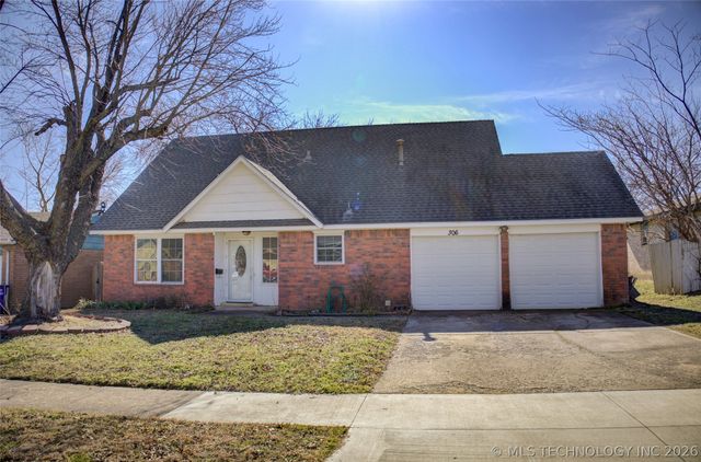 306 E 17th Street, Owasso, OK 74055