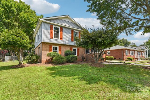 318 Red Roan Place, Charlotte, NC 28215