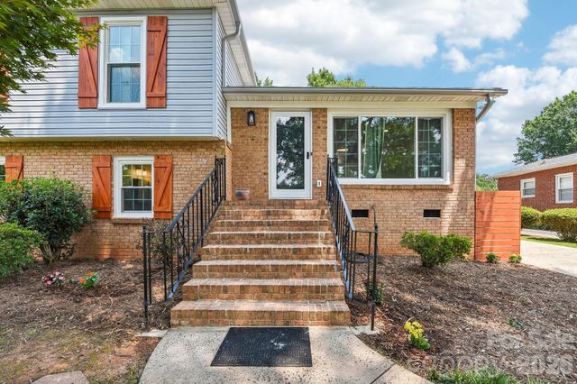 318 Red Roan Place, Charlotte, NC 28215