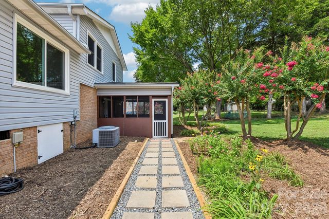 318 Red Roan Place, Charlotte, NC 28215