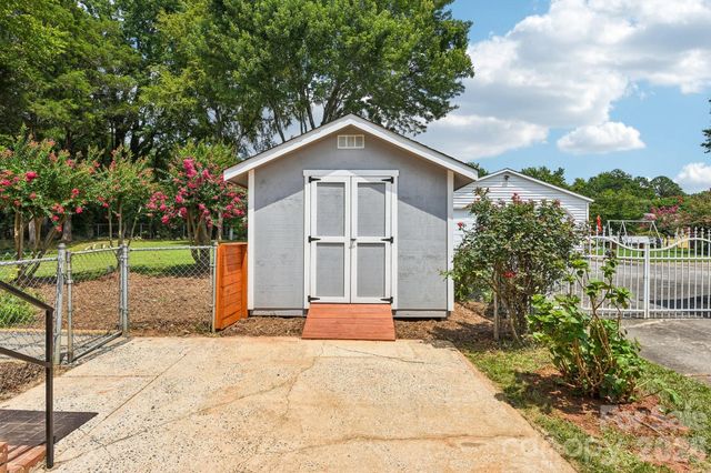 318 Red Roan Place, Charlotte, NC 28215