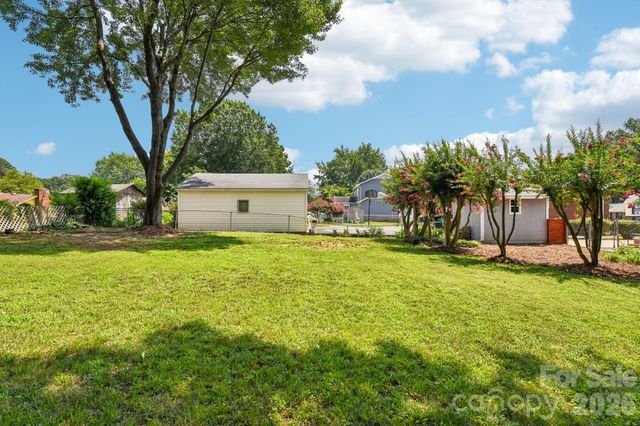 318 Red Roan Place, Charlotte, NC 28215