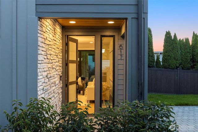 615 & 617 13th Avenue W, Kirkland, WA 98033