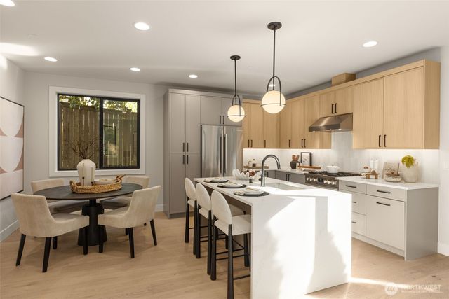 615 & 617 13th Avenue W, Kirkland, WA 98033