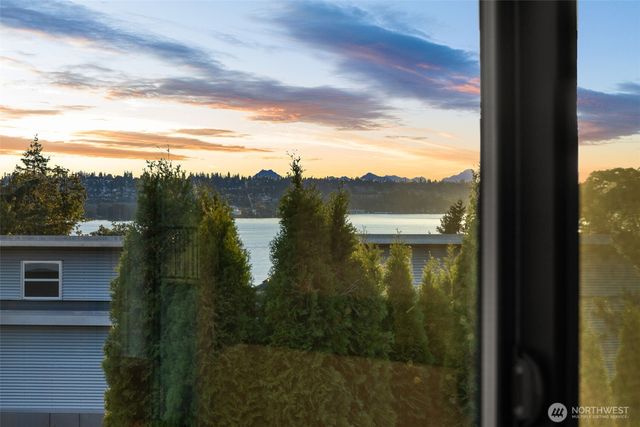 615 & 617 13th Avenue W, Kirkland, WA 98033